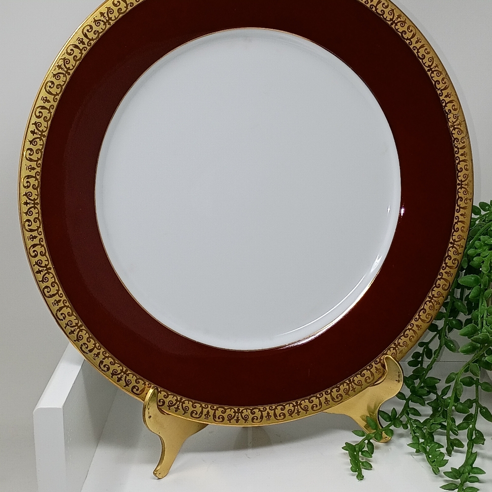 Royal Gallery, Gold Buffet 10inch Red Dinner Plate. - Picture 3 of 5